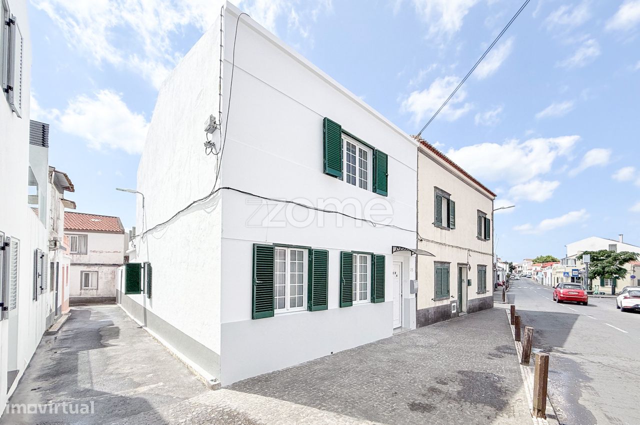 Casa de 3 dormitorios en Ponta Delgada, Portugal No. 239115