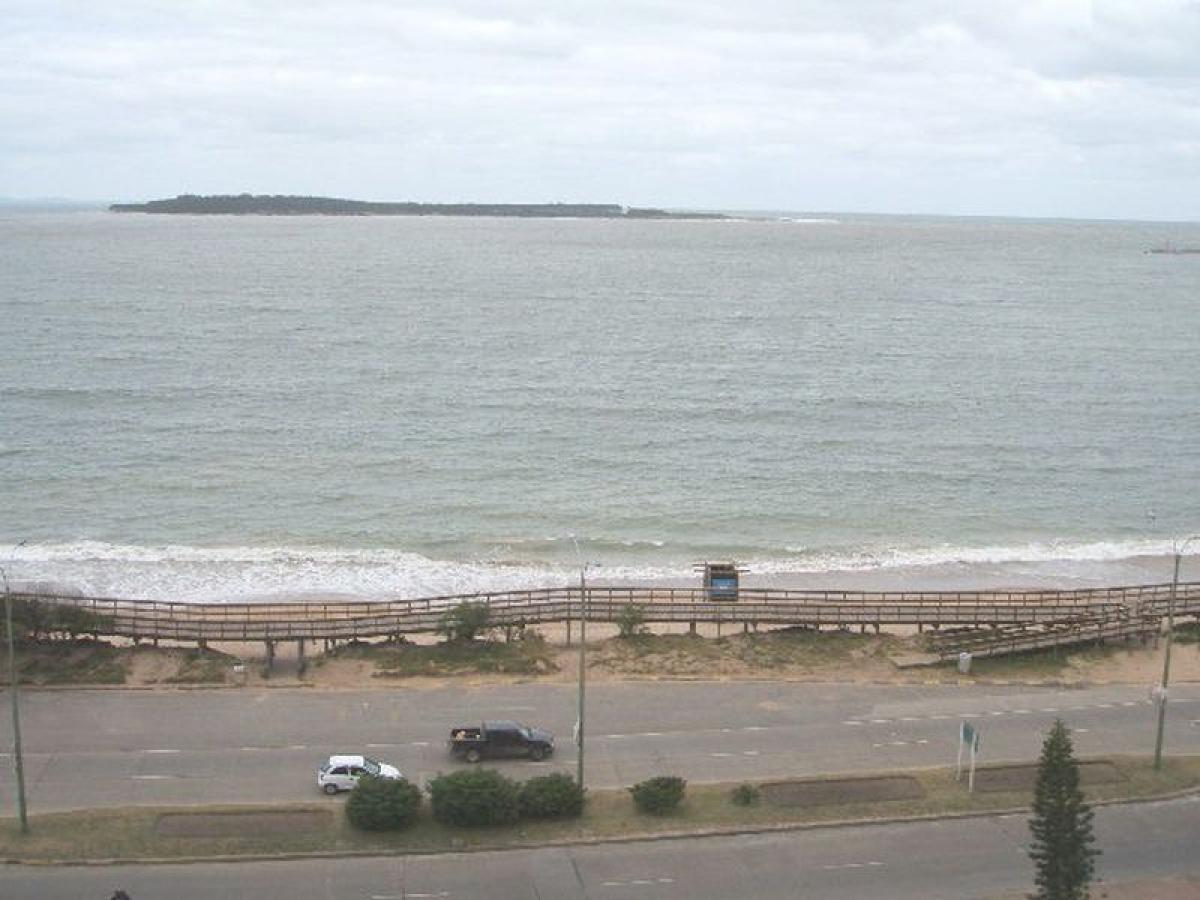 2 bedrooms Apartment in Maldonado, Uruguay No. 2324