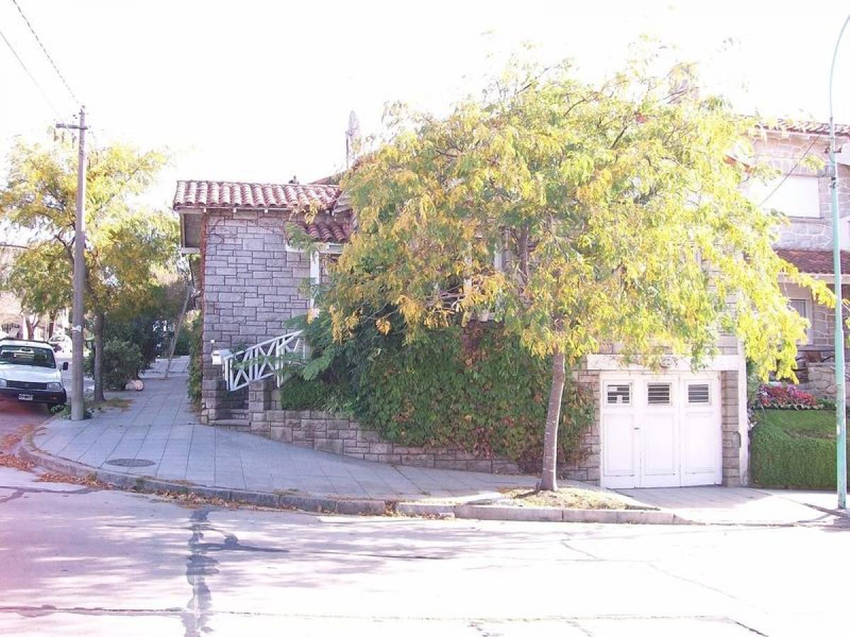 2 bedrooms House in Mar del Plata, Argentina No. 76346