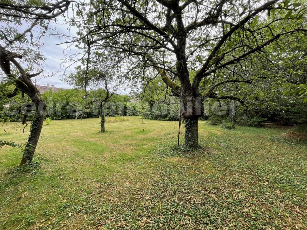  قطعة أرض في Saint-Pryve-Saint-Mesmin, France رقم 154485