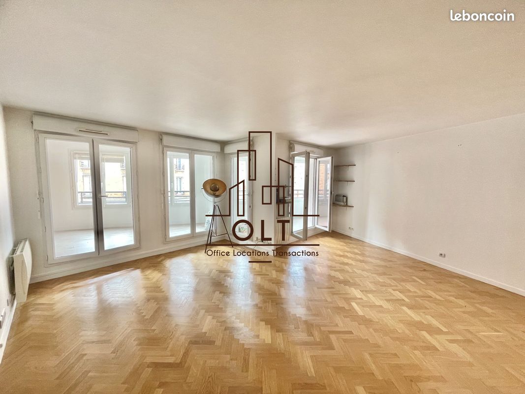 2 bedrooms Apartment in Suresnes, France No. 165007