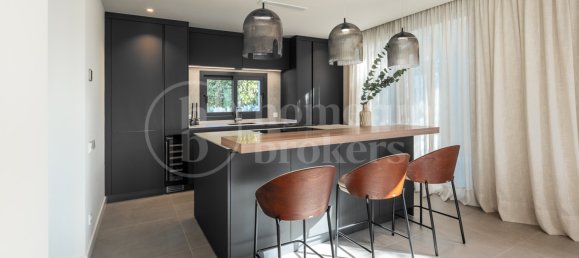 5 bedrooms Villa in Marbella, Spain No. 101360 6