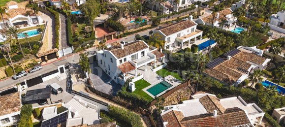 5 bedrooms Villa in Marbella, Spain No. 101360 30