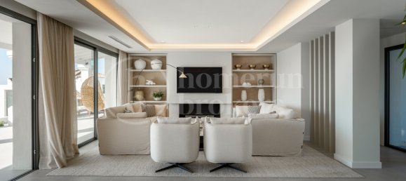 5 bedrooms Villa in Marbella, Spain No. 101360 3