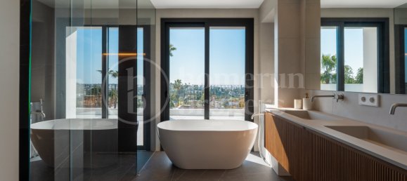 5 bedrooms Villa in Marbella, Spain No. 101360 11