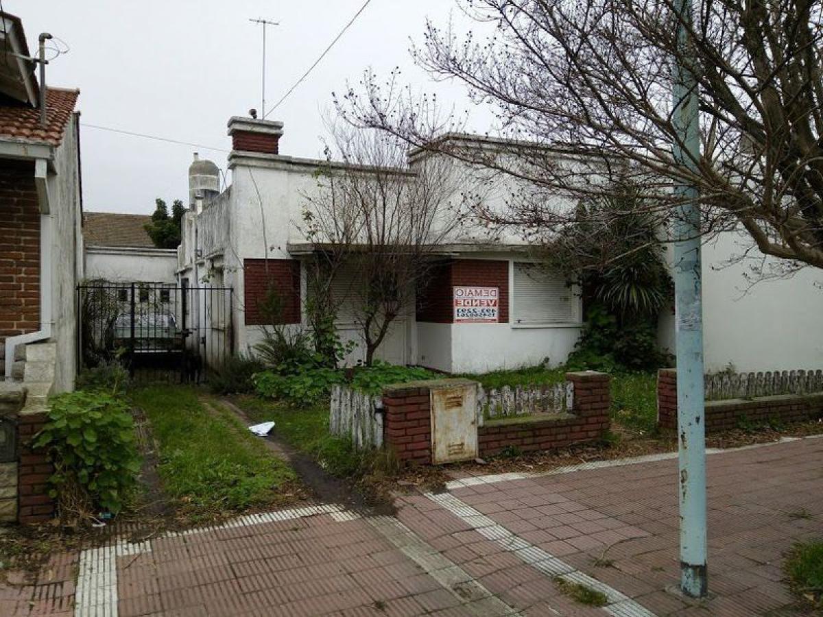 2 bedrooms House in Mar del Plata, Argentina No. 74658