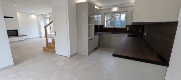 3 bedrooms House in Gambais, France No. 182332 9