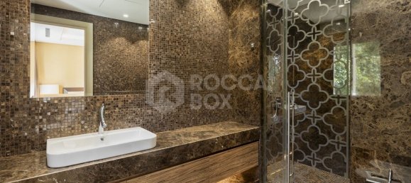 Villa de 6 dormitorios en Marbella, Spain No. 111171 11