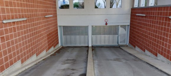 Parking in Regensburg, Germany No. 86314 3