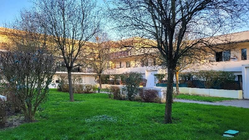2 bedrooms Apartment in Epernon, France No. 48374