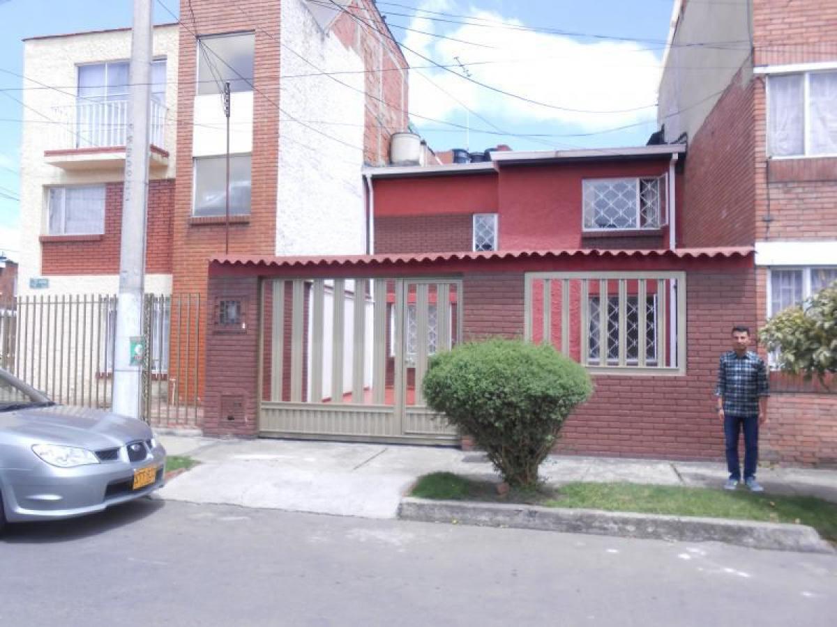 3 bedrooms House in Bogota, Colombia No. 14755