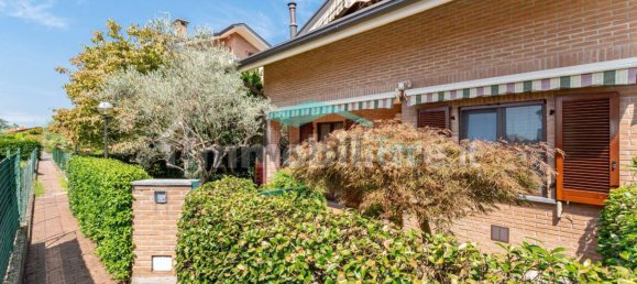 2 bedrooms Villa in Ceriano Laghetto, Italy No. 342788 4