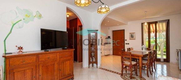 2 bedrooms Villa in Ceriano Laghetto, Italy No. 342788 9
