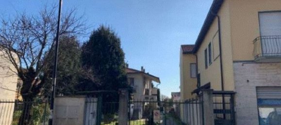 3 rooms Villa in Limbiate, Italy No. 6228 8