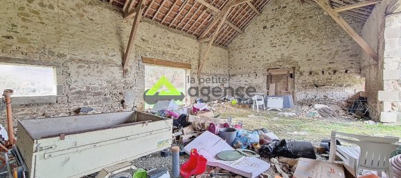 3 rooms Commercial property in Saint-Sulpice-le-Gueretois, France No. 99260 2
