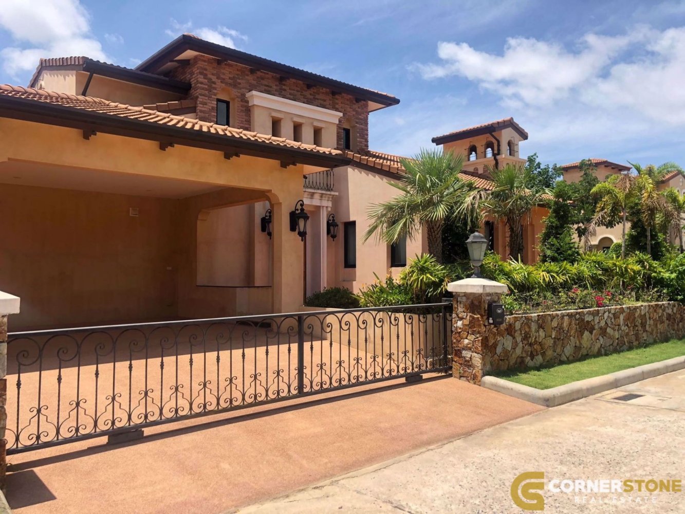 Café/restaurante de 4 dormitorios en Pattaya, Thailand No. 1917