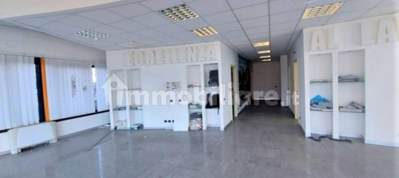 Entrepôt à Pombia, Italy 720m² No. 319552 14