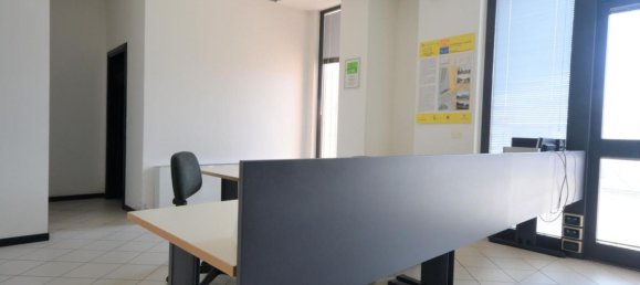 170m² Office in Lucca, Italy No. 177981 2