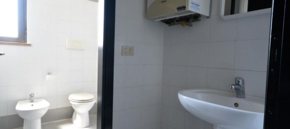 170m² Office in Lucca, Italy No. 177981 13