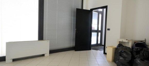 170m² Office in Lucca, Italy No. 177981 17