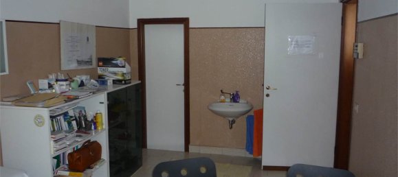 Oficina de 2 habitaciónes en Cesano Maderno, Italy No. 317395 5