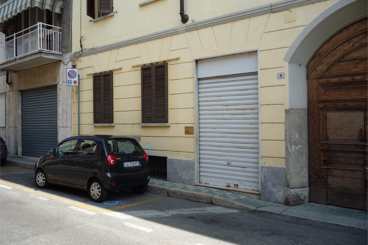 Oficina de 2 habitaciónes en Cesano Maderno, Italy No. 317395