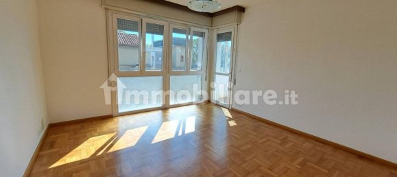 2 bedrooms Apartment in Udine, Italy No. 290758 2