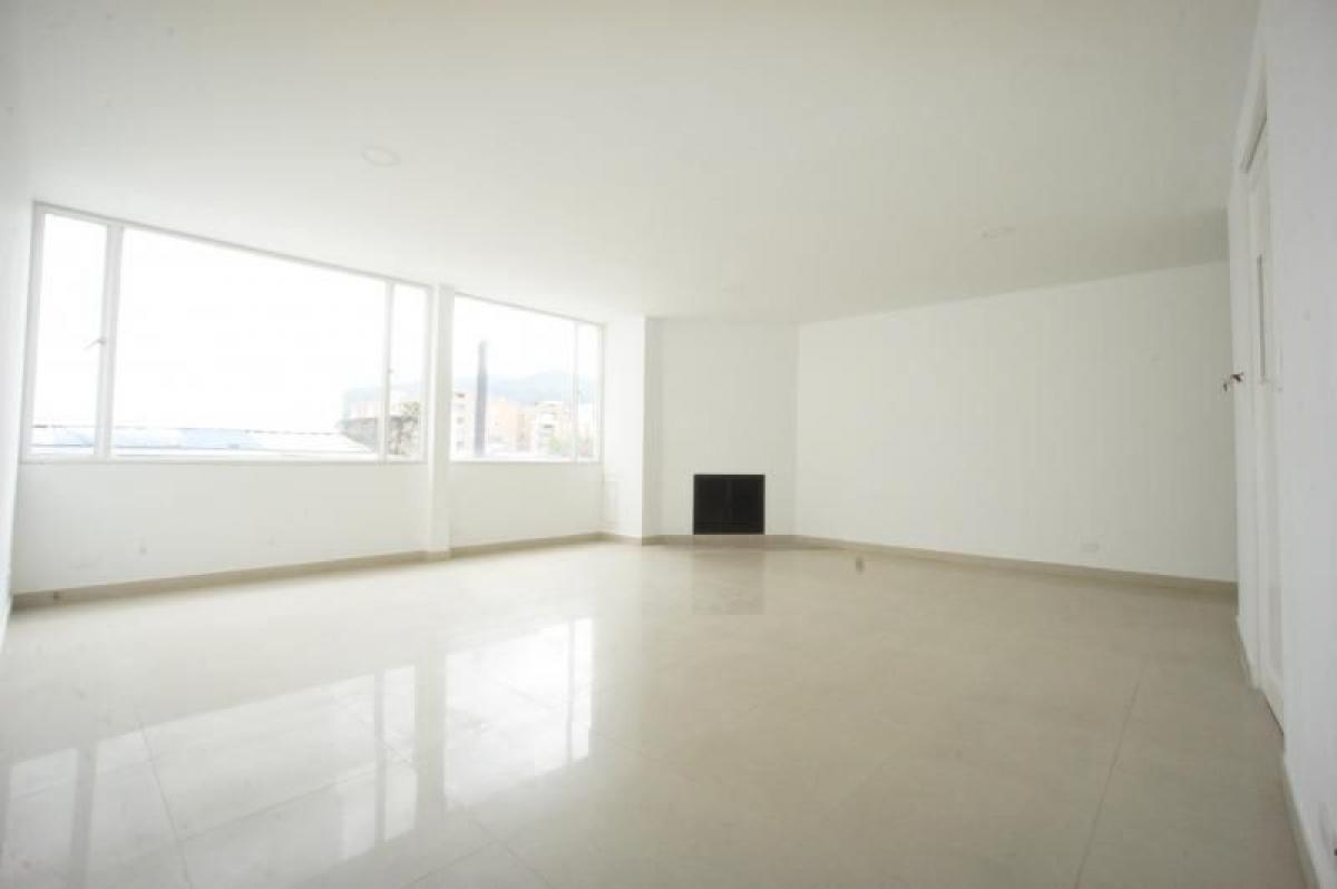 Casa de 3 dormitorios en Bogotá, Colombia No. 11051