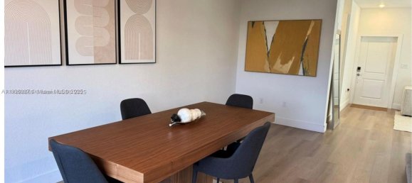 3 Schlafzimmer Doppelhaus in Miami, USA, Nr. 615852 4