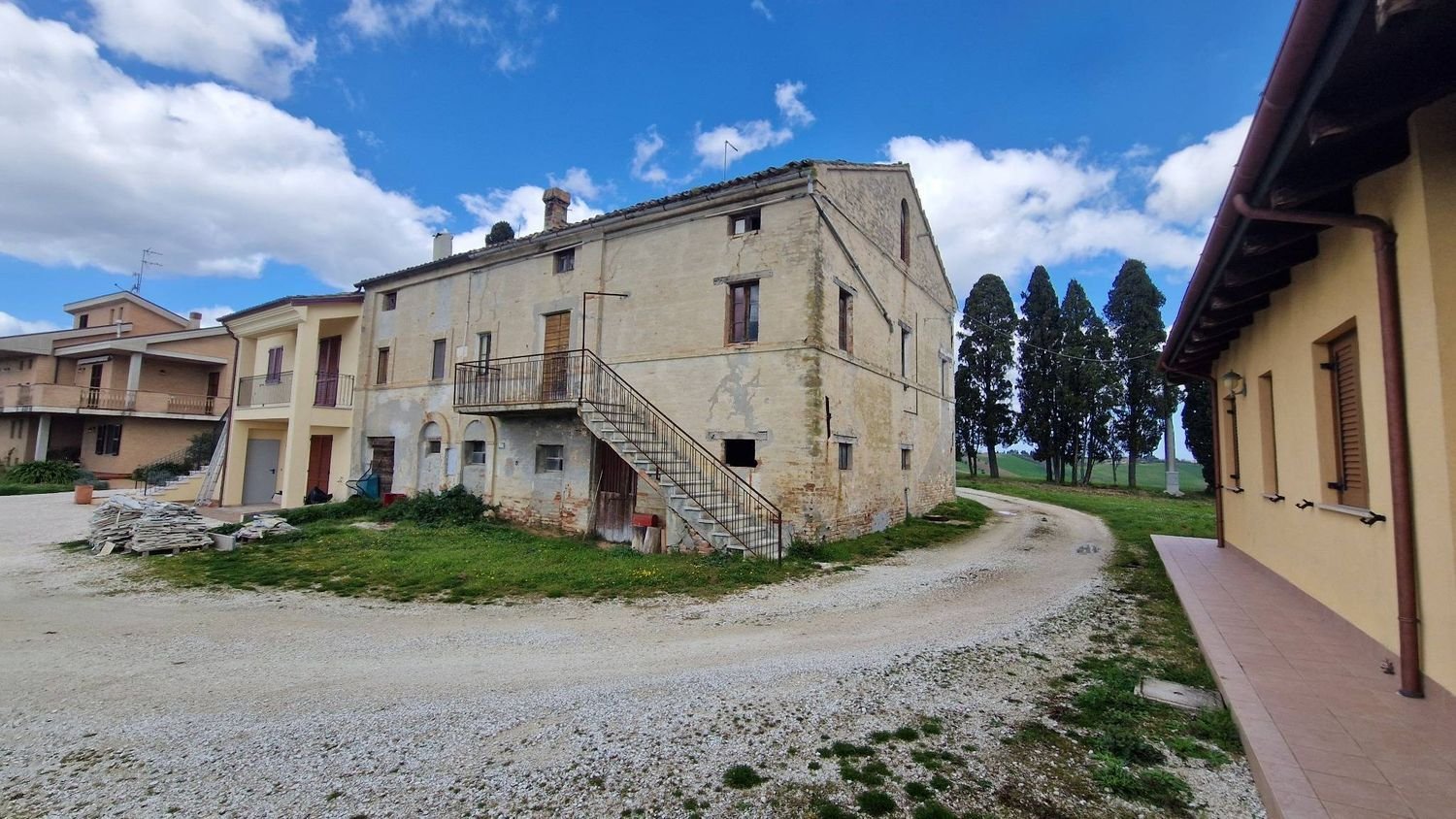 4 bedrooms House in Morrovalle, Italy No. 351496