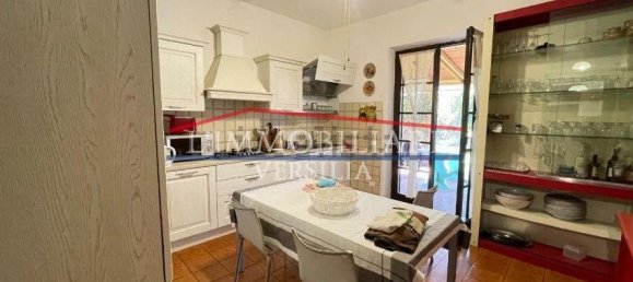 6 bedrooms Villa in Carrara, Italy No. 215086 10
