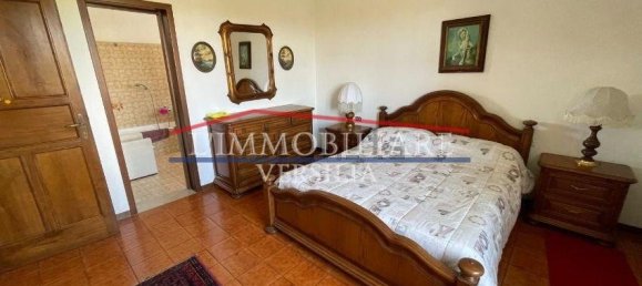 6 bedrooms Villa in Carrara, Italy No. 215086 15