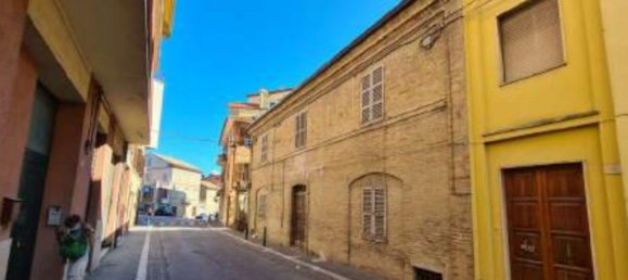 7 rooms Apartment in Monte Urano, Italy No. 93274 2