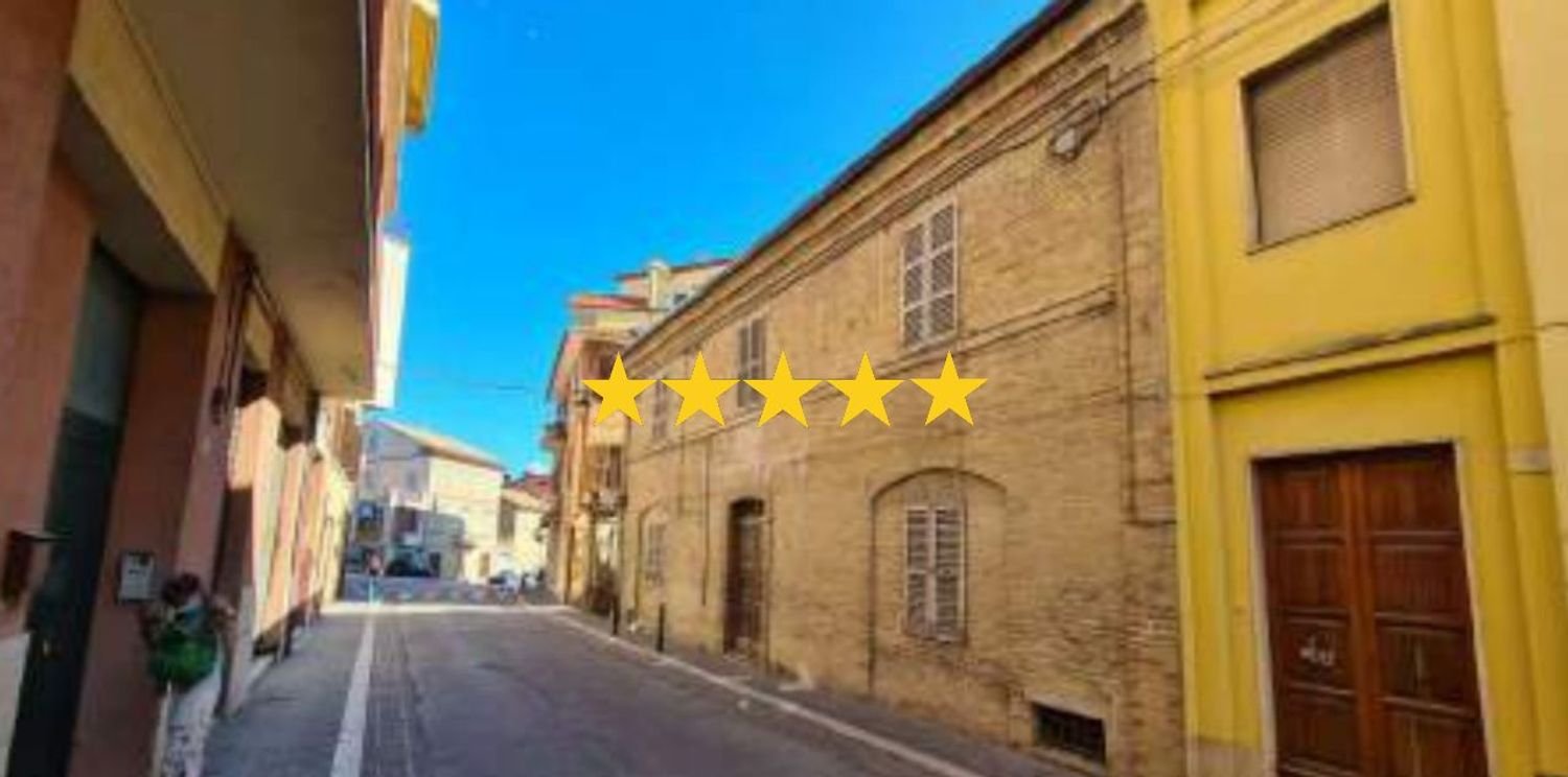 7 rooms Apartment in Monte Urano, Italy No. 93274