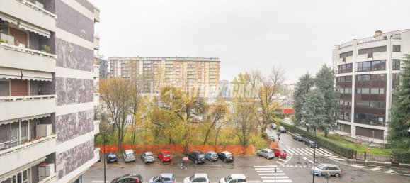 Studio in Sesto San Giovanni, Italy No. 25735 3