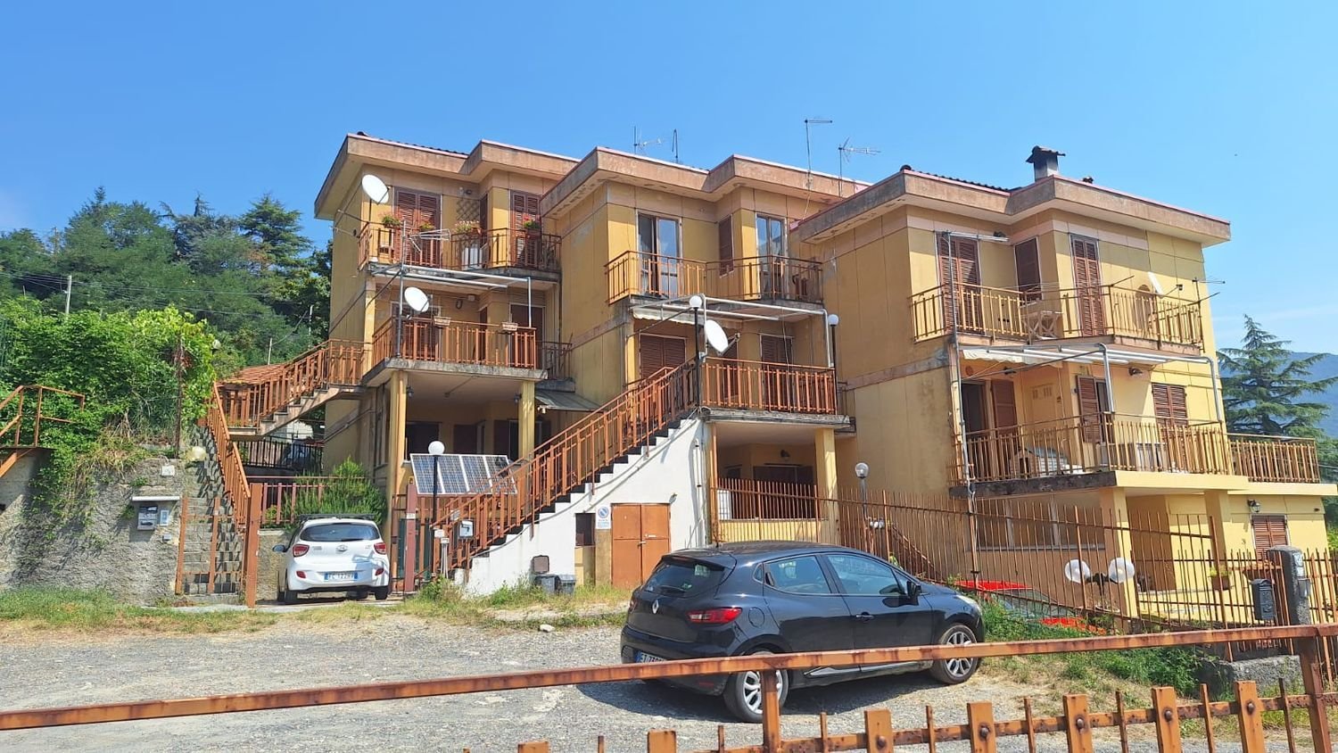 2 bedrooms Apartment in Savignone, Italy No. 358060