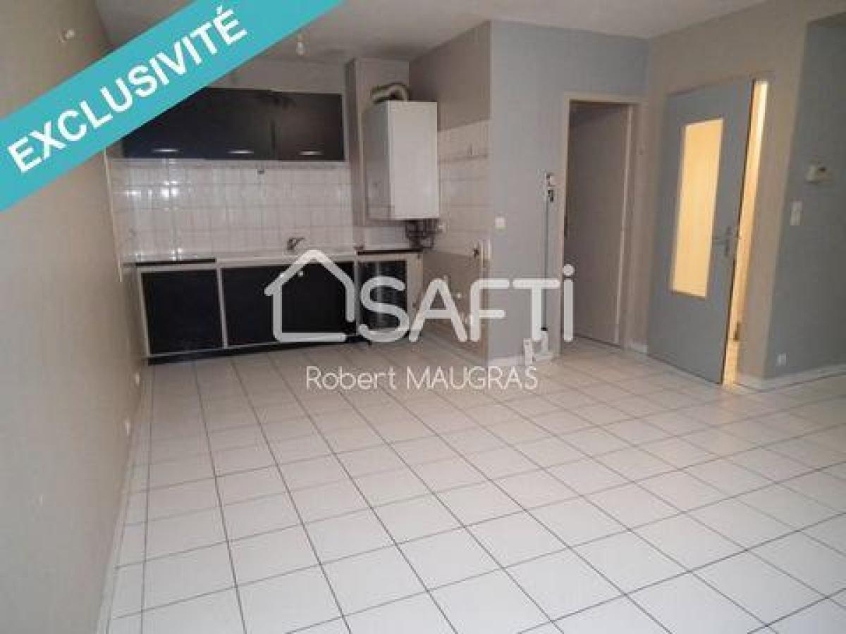 Apartamento de 3 dormitorios en Commercy, France No. 12656