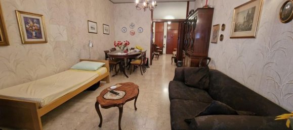 5 bedrooms Apartment in Carrara, Italy No. 338944 2