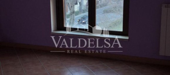 3 rooms Apartment in Poggibonsi, Italy No. 48990 9