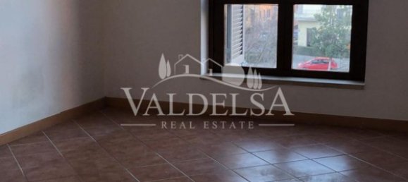 3 rooms Apartment in Poggibonsi, Italy No. 48990 8