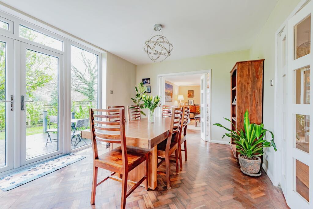 Casa de 6 dormitorios en East Grinstead, United Kingdom No. 10432