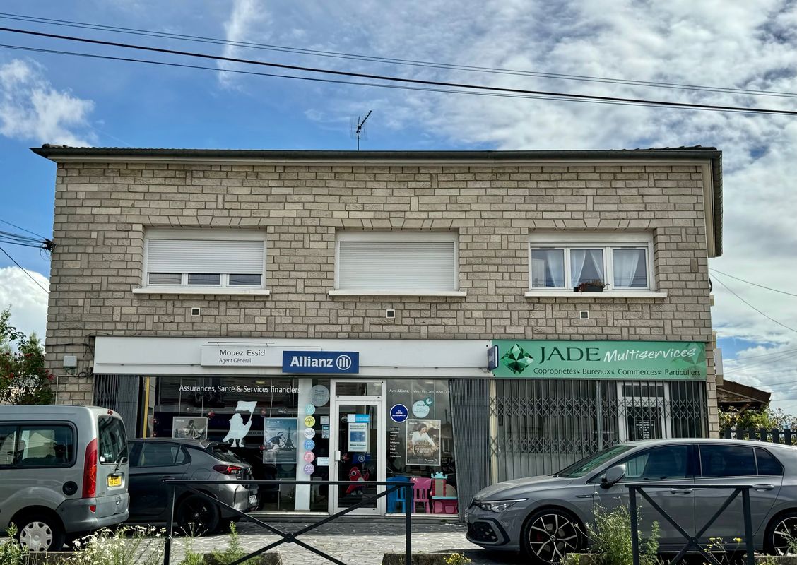 200m² Building in Athis-Mons, France No. 184879