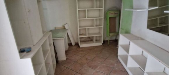 22m² Commercial property in Naples, Italy No. 322683 5