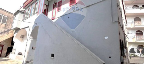 Apartamento de 2 dormitorios en Santa Maria a Vico, Italy No. 377392 2