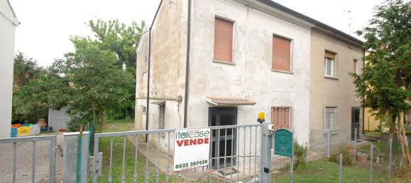 7 rooms House in Ferrara, Italy No. 182135 12