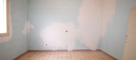 7 rooms House in Ferrara, Italy No. 182135 5