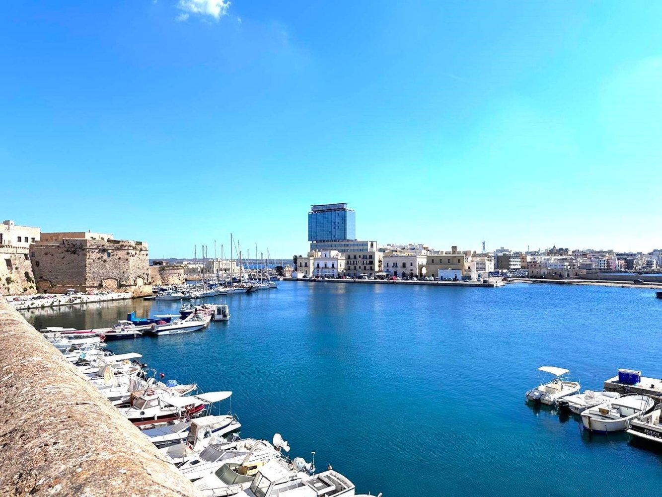 Propiedad comercial en Gallipoli, Italy 130 m² No. 396422