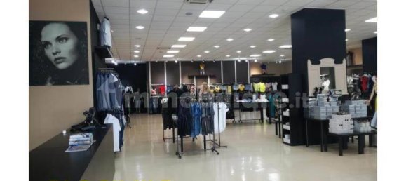 1 room Commercial property in Florence, Italy No. 12053 6