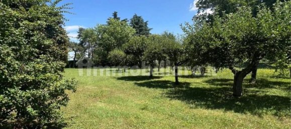 9 rooms Apartment in Parma, Italy No. 3591 4