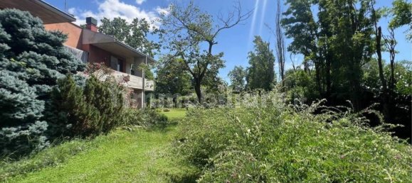 9 rooms Apartment in Parma, Italy No. 3591 5